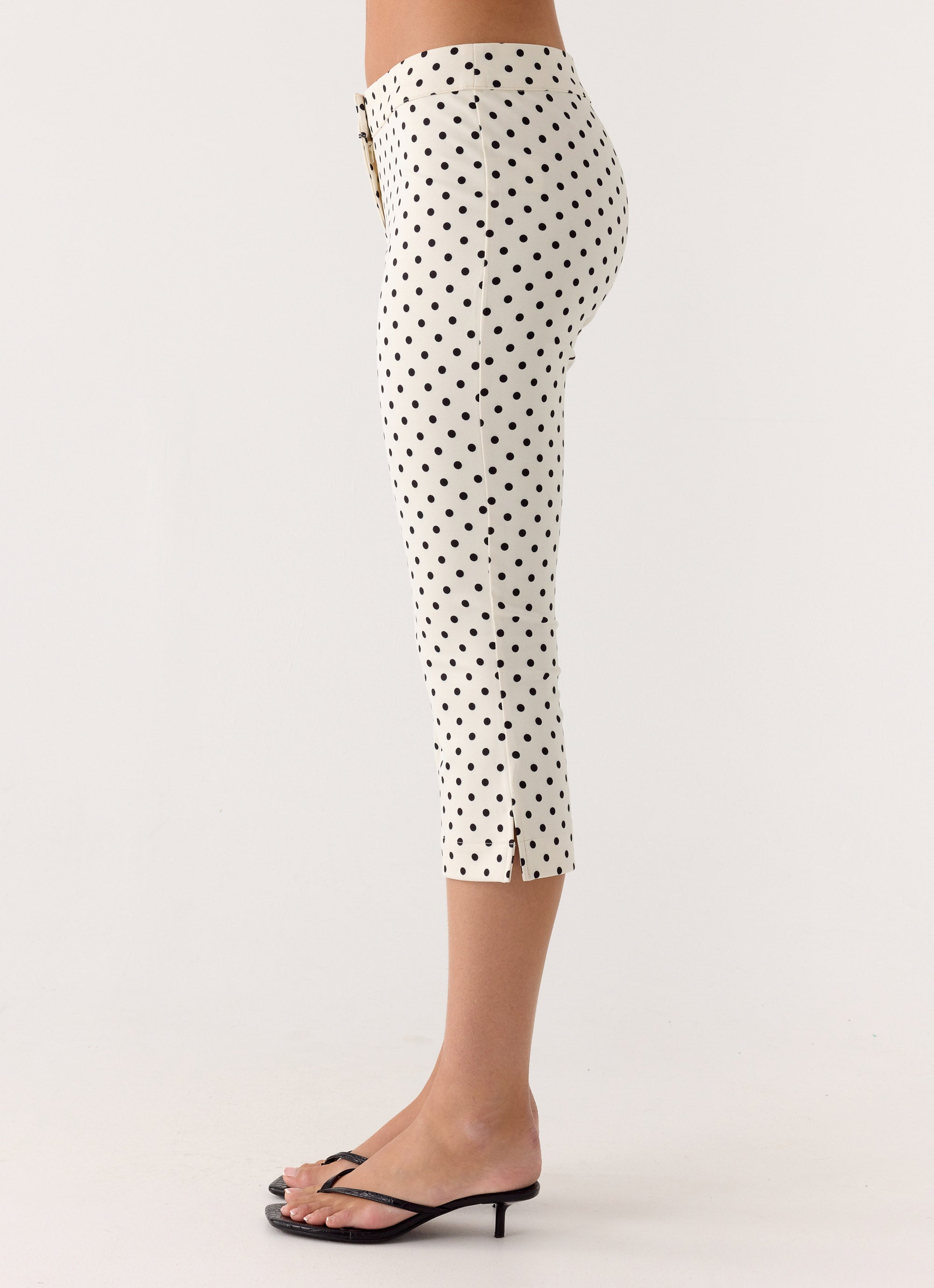 Rue Capri Pants - White Polkadot